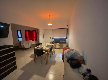 Casa · 108m² · 4 Ambientes · 1 Cochera · Casa de 3 Dorm., Sobre Av 19.