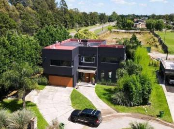 Casa · 400m² · 5 Ambientes · Casa Dúplex en Venta en Lagos de Canning, Esteban Echeverría, G. B. a. Zona Sur