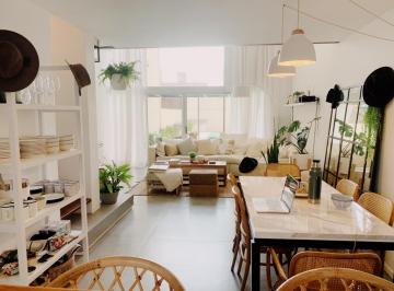 Casa · 150m² · 4 Ambientes · 1 Cochera · Casa en Las Lomas - Jockey
