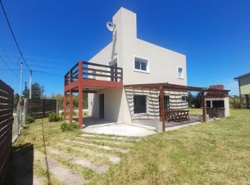 Casa de 4 ambientes, Miramar · Chalet en Las Lomas de Miramar