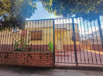 Casa · 150m² · 3 Dormitorios · 1 Cochera · Vendo Casa en Barrio Escuela - Rio Tercero