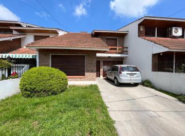 Casa · 180m² · 4 Ambientes · Casa - Adrogue