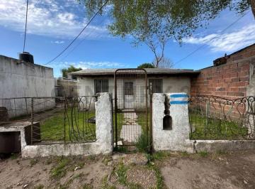 Casa · 99m² · 1 Ambiente · 2 Cocheras · Venta Casa Comercio Sobre Lote Propio