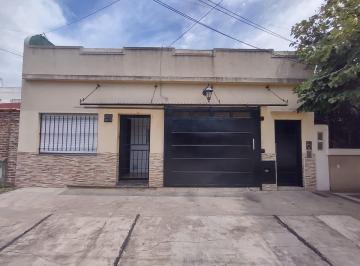 Casa · 224m² · 3 Ambientes · 1 Cochera · Casa 3 Ambientes Venta en Lituania 3976 (Lanus)
