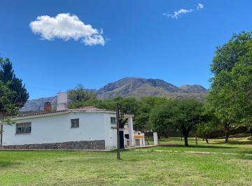 Casa de 6 ambientes, Capilla del Monte · Importante Chalet con Mas de 6000 m² de Terreno y Piscina - Doering 482