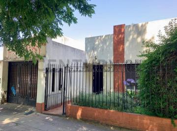 Casa · 124m² · 4 Ambientes · 1 Cochera · 66 116 y 117 Casa en Venta 4 Dorm. en PH La Plata. Apta Banco. a Reciclar