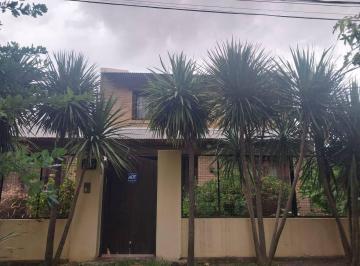 Casa · 300m² · 8 Ambientes · 3 Cocheras · Venta: Casa de Cuatro Dorm., Pileta y Tres Cocheras en Fisherton, Rosario