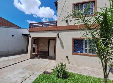 Casa · 120m² · 4 Ambientes · 3 Cocheras · Casa en Venta Campana - Excelente Zona