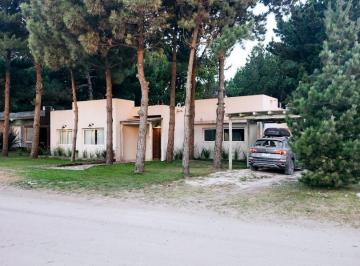 Casa · 240m² · 5 Ambientes · 2 Cocheras · B Cerr Costa Esmeralda - Casa 4 Dorm Suite Pileta