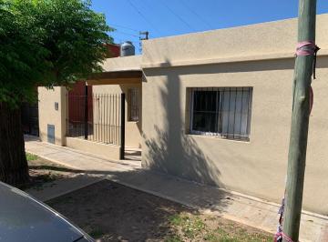 Casa · 130m² · 3 Ambientes · 1 Cochera · Venta de Casa Tres Ambientes en Bella Vista