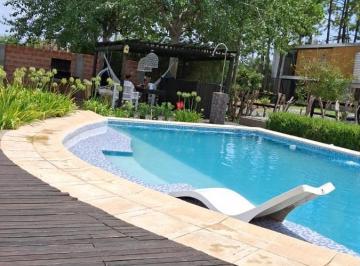 Casa · 88m² · 3 Ambientes · Exclusiva Casa - Quinta con Pileta - Gran Parque - 3 Amb! Barrio 4 Robles