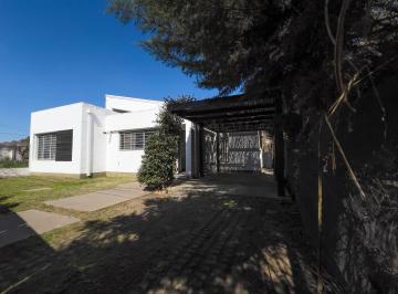 Casa · 115m² · 4 Ambientes · 1 Cochera · Casa en Venta de 2 Dorm. Comodin en Funes Rosario