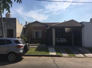 Casa de 3 ambientes, Lomas de Zamora · Casa P. H. Al Frente de 3 Amb. C/patio y Cochera, 50 % Contado y 50% Financiado