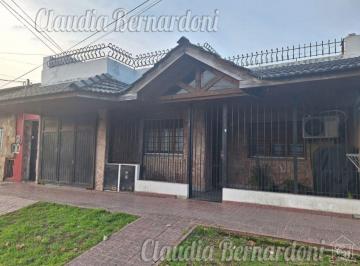 Casa de 3 ambientes, Morón · Casa de 140 m², 3 Ambientes con Cochera! Morón Sur Apto Credito