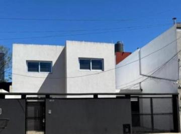 Casa · 180m² · 6 Ambientes · 2 Cocheras · Venta Casa 6 Ambientes con Pileta y Dos Cocheras - Moron