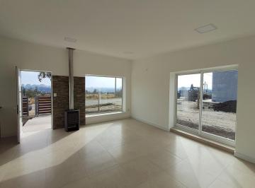 Casa · 73m² · 3 Ambientes · 1 Cochera · Muy Lindas Casas en Alquiler
