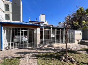 Casa · 249m² · 6 Ambientes · 2 Cocheras · Casa Nequen Capital - Barrio Cumelen - 5 Dorm..