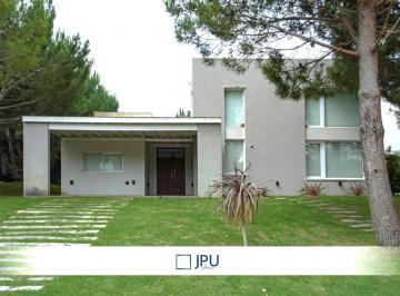 Casa · 182m² · 4 Ambientes · 2 Cocheras · Casa en Venta en Costa Esmeralda, Barrio Golf, Cuatro Ambientes.