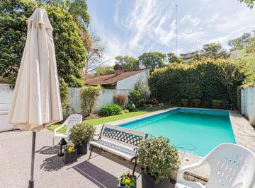 Casa · 250m² · 5 Ambientes · 3 Cocheras · Hermosa Casa con Parque y Piscina en Devoto