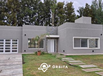 Casa · 128m² · 4 Ambientes · 1 Cochera · Casa en Venta en San Inés, Canning