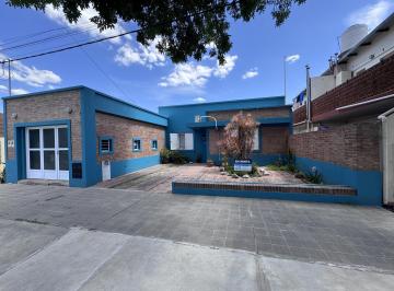 Casa · 147m² · 4 Ambientes · 2 Cocheras · Casa en Venta en Barrio Pizzurno