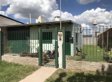Casa · 70m² · 2 Ambientes · 2 Cocheras · Venta de Casa en Barrio Mora