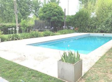 piscina · Casa en Barrio Cerrado Alamo Alto con Piscina y Galeria C/ Horno de Barro y Parrilla