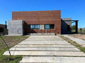 Casa · 194m² · 4 Ambientes · Venta Casa 4 Ambientes a Estrenar El Campo Fincas Exclusivas