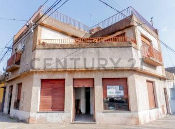 Casa · 297m² · 6 Ambientes · Venta Casa 2 Dorm. y Local Comercial!