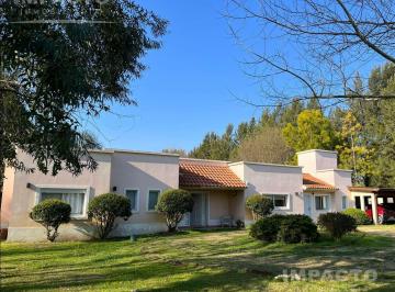 Casa · 260m² · 6 Ambientes · 2 Cocheras · Casa en Venta en Uribelarrea - Cañuelas, Barrio Chacras de Uribelarrea