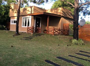 Casa de 4 ambientes, Pinamar · Casa con Dos Habitaciones y Pileta