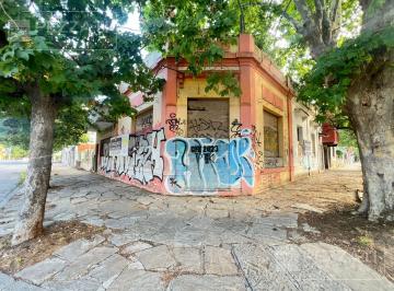 Terreno · 240m² · Importante Esquina Para Edificar. Tres Propiedades Edificadas. Lote de 13.86x 17.32