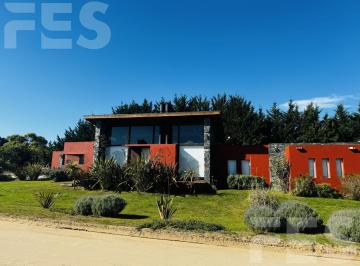 Casa · 180m² · 5 Ambientes · 1 Cochera · Casa en Venta y Alquiler en Costa Esmeralda Residencial I