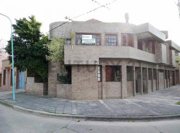 Casa · 267m² · 6 Ambientes · 2 Cocheras · Casa en Venta en Barrio Alberdi