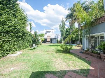 Casa · 260m² · 5 Ambientes · 2 Cocheras · Casa en Cacique Coliqueo Al 1300 - Haedo