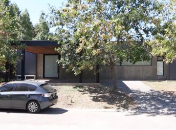 Casa · 150m² · 4 Ambientes · 1 Cochera · Venta Casa en Las Liebres