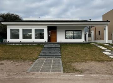 Casa · 300m² · 3 Dormitorios · 1 Cochera · Se Vende Casa de Alta Calidad a Estrenar 3 Dorm. en El Dorado 2