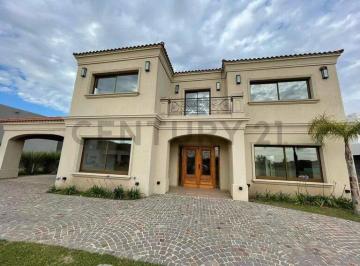 Casa · 335m² · 6 Ambientes · 1 Cochera · Casa Familiar en Terravista