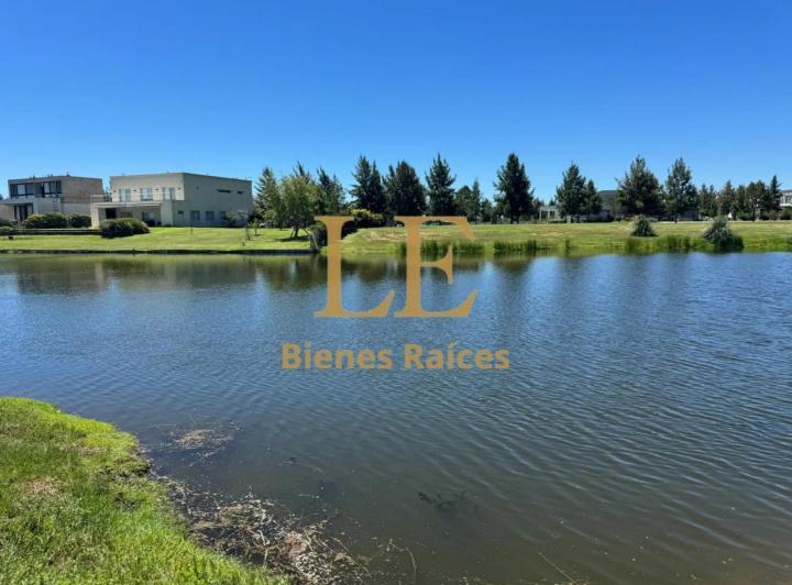 Terreno · 853m²