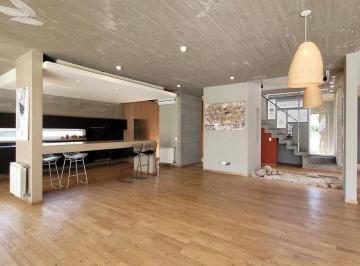 Casa · 300m² · 4 Ambientes · 2 Cocheras · Casa en Alquiler de 4 Ambientes en Tigre