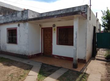 Casa de 5 ambientes, Almirante Brown · Venta de Casa en Burzaco: con Amplio Lote, con Salida a 2 Calles