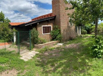 Frente desde el parque · Hermosa Casa con Alucinante Vista y Cabaña Independiente - Neuquen 235