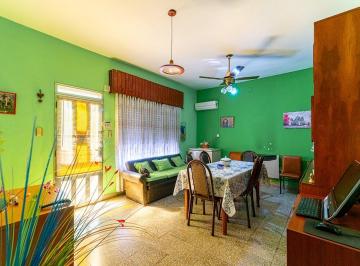 Casa · 120m² · 4 Ambientes · Casa en Venta Barrio Belgrano Esquina Patio Verde