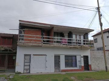 Casa · 150m² · 4 Ambientes · Venta Casa en Bloque. con Parque. Villa Primera