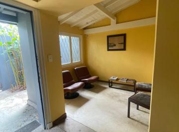 Casa de 4 ambientes, San Isidro · Casa con 184 m² en Venta con 3 Dorm. en Acassuso. Lote Para Inversores!