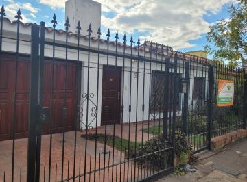 Casa · 160m² · 5 Ambientes · 1 Cochera · Casa Apto Bancor, Impecable.