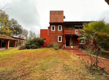Casa · 250m² · 5 Ambientes · 2 Cocheras · Villa Allende Golf Casa en Venta Quincho Pileta