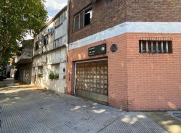 Casa · 162m² · 3 Ambientes · 2 Cocheras · Casa PH Esquina en Venta, Villa Luro, 3 Ambientes