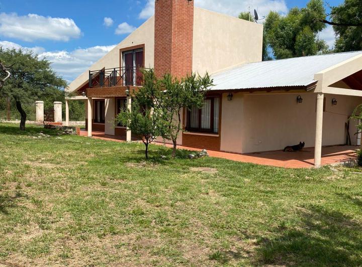 Casa · 200m² · 8 Ambientes · 2 Cocheras