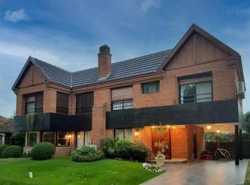 Casa · 306m² · 6 Ambientes · 3 Cocheras · Casa en Venta 6 Amb - C/ Pileta - Frente a Las Canchas - Country Club El Venado